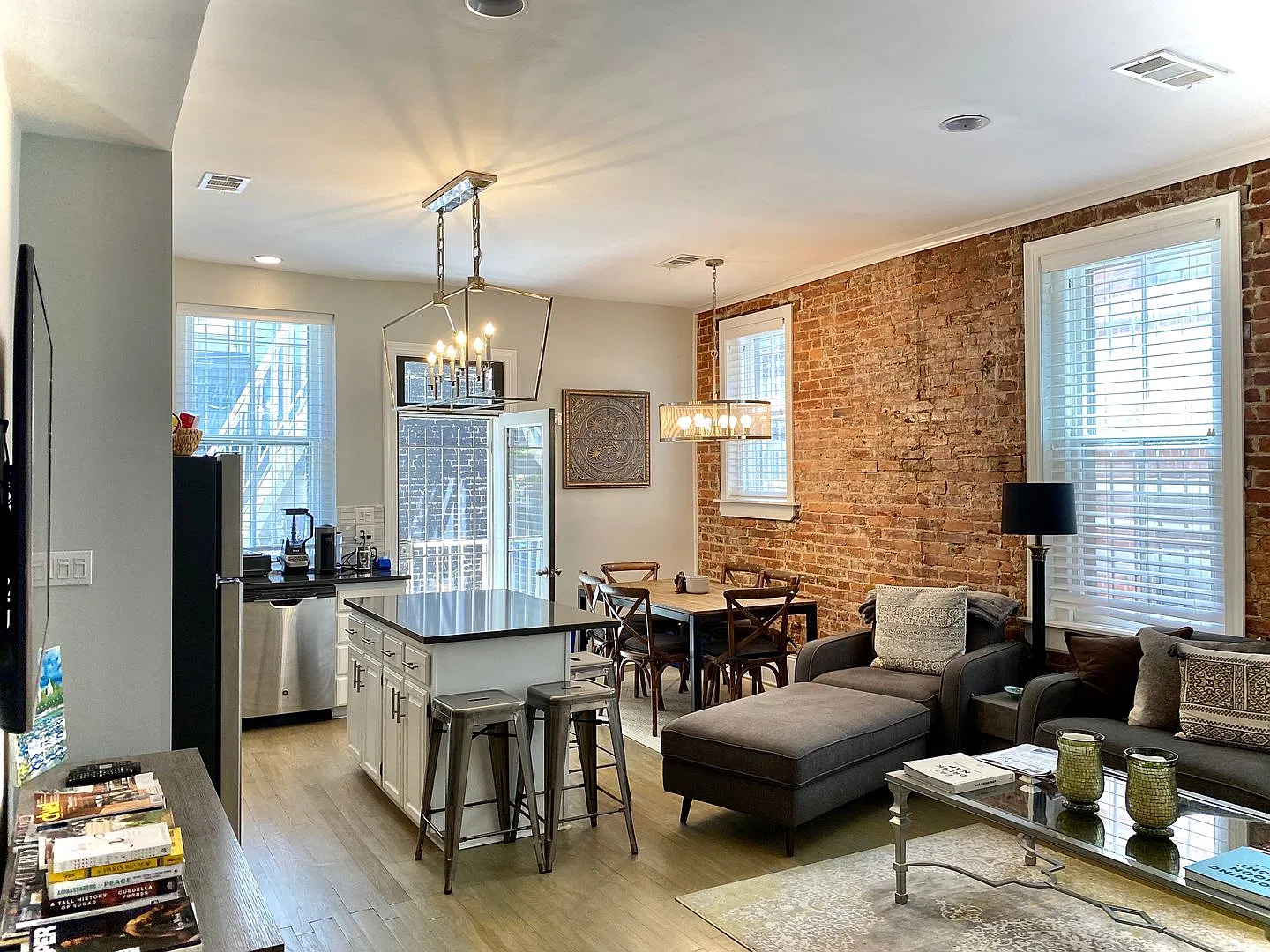 Bright Modern 1 bedroom Condo in DuPont steps to Adams Morgan! — Photo 2