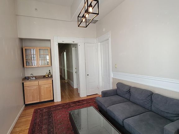 4th image of 796 Hayes St