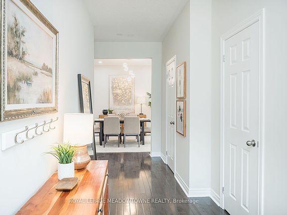 4th image of 1079 Job Cres