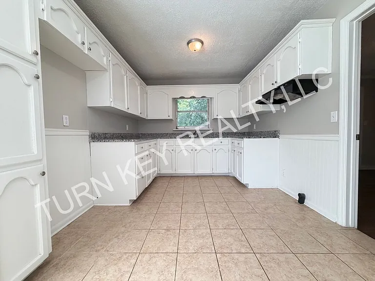 320 Park Rd — Photo 8