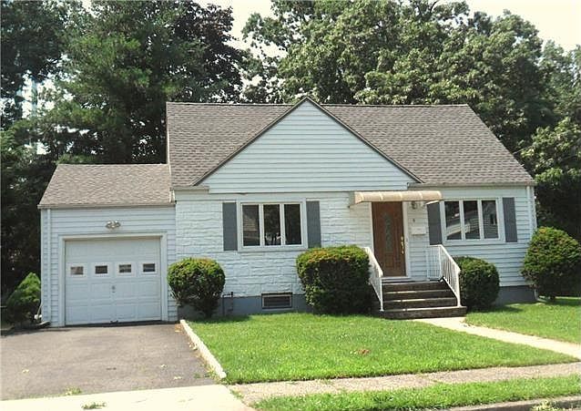 1st image of 4 Lafayette Pl