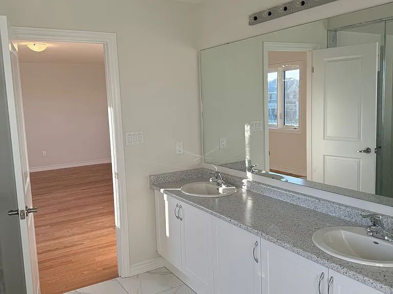 33 Rochester Dr — Photo 12