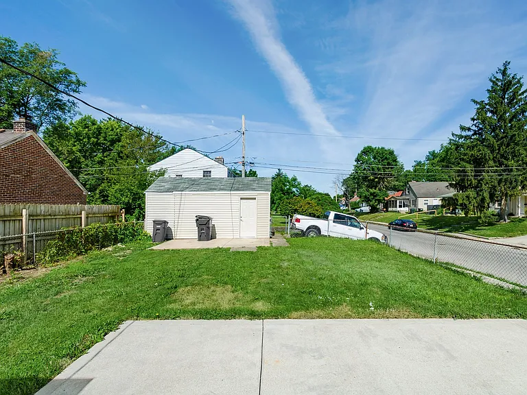 2215 Dresden St — Photo 34