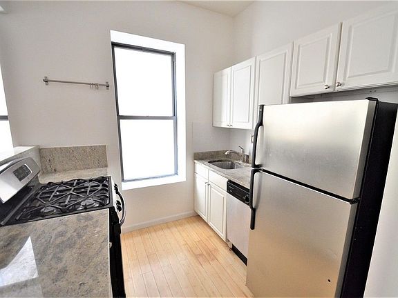 5th image of 974 St Nicholas Ave APT 2i