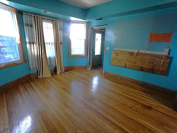 3rd image of 2233 N Kenneth Ave