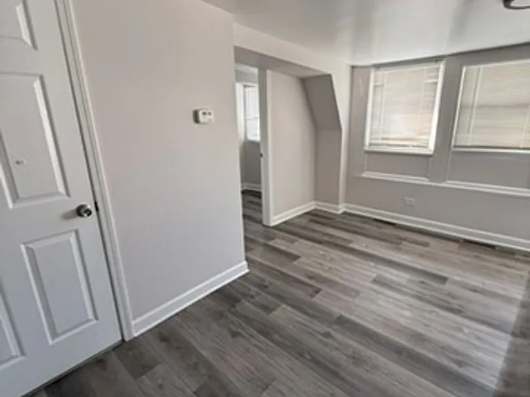 3004-3006 S Archer Ave S — Photo 8