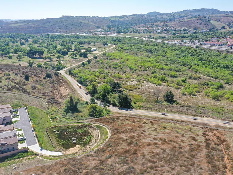 5605 Estrella Way — Photo 40