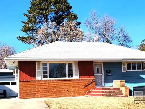 708 14th St NW, Mandan, ND 58554