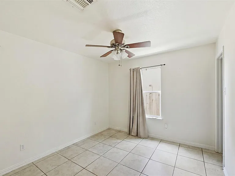 7827 Raven Creek Ln — Photo 2