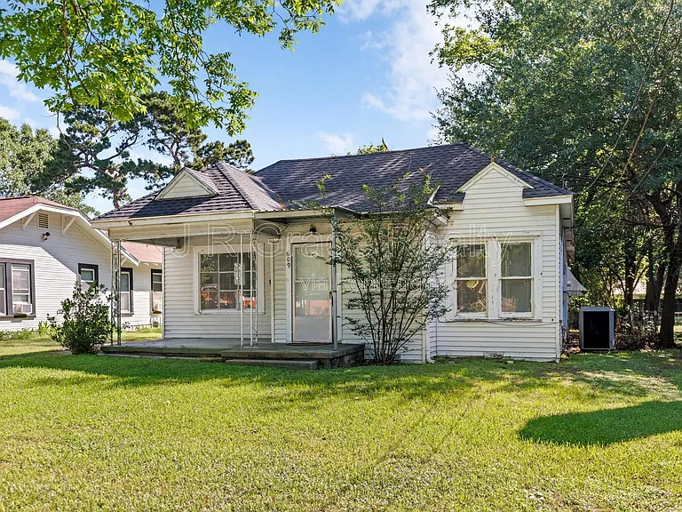 609 E Walker St — Photo 8
