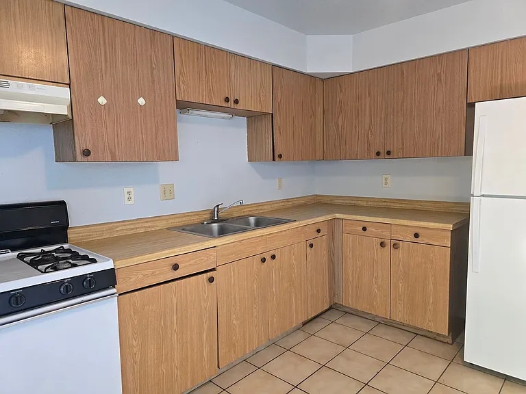 420 Illinois Ave — Photo 6