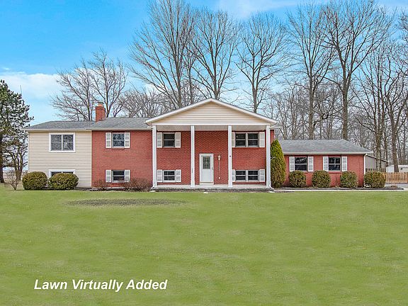 4th image of 6110 Holliday Ln