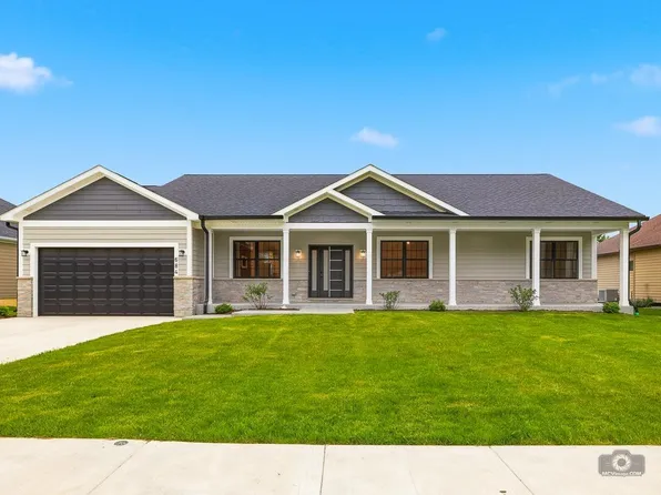 684 Schomer Rd, Aurora, IL 60505