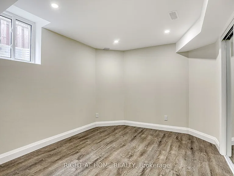 37 Brockman Cres #BASEMENT — Photo 10