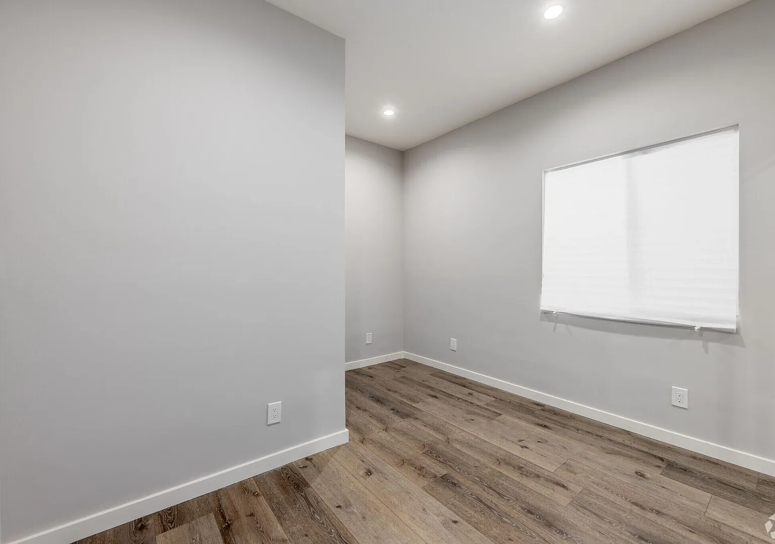 Sweet Spot Alert! Cozy 1 Bed in the Heart of LA — Photo 2