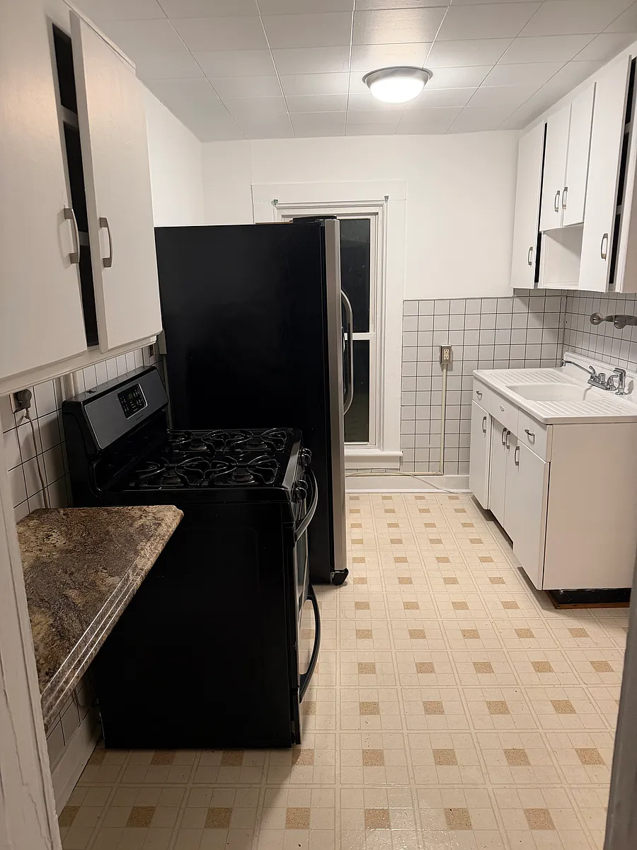 Kitchen - 6 1/2 East Ave #2