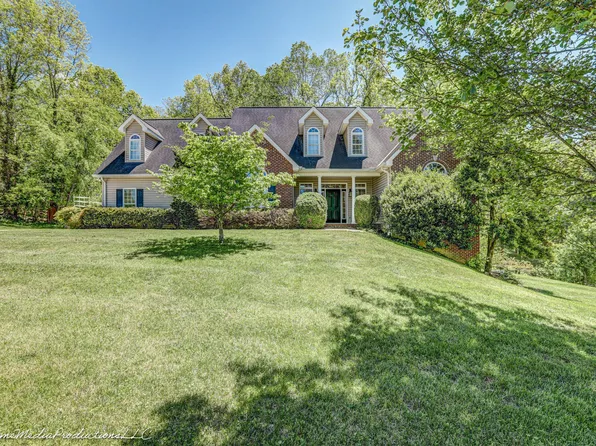 297 Lakeshore Rd, Bluff City, TN 37618