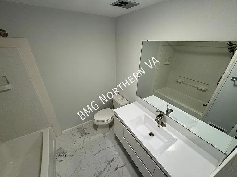 379 W Broad St — Photo 20