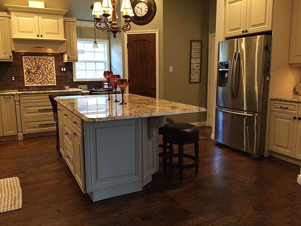 2nd image of 4601 Lake Ridge Dr