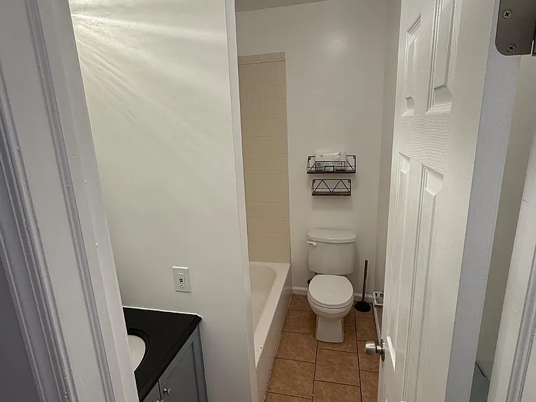 1920 N Darien St — Photo 10