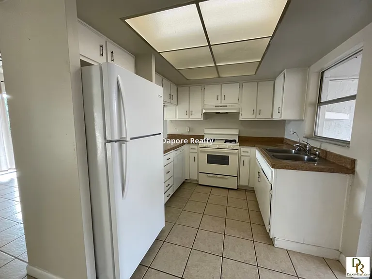 302 S Moss Rd — Photo 4