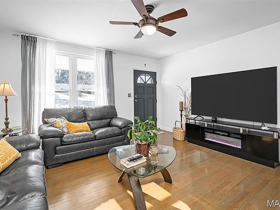 4th image of 1975 Ridgeway Dr