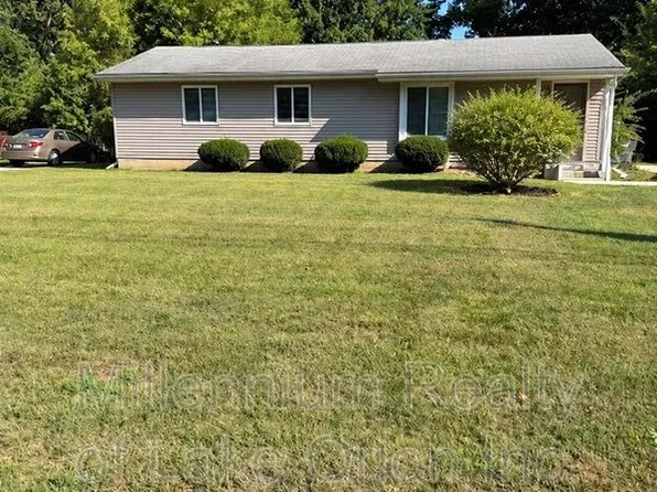 465 Trombley Dr, Troy, MI 48083