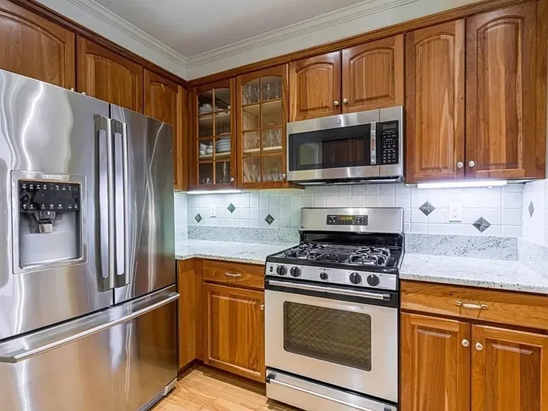 68 Charles Ct — Photo 12