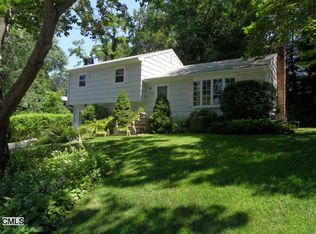 28 Ginger Cir, Fairfield, CT 06825