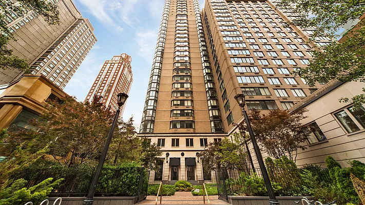 Rented by Mirador Real Estate | media 21