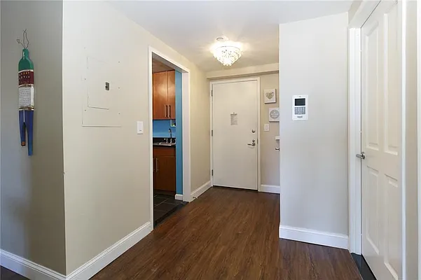 Sold by R New York | media 12