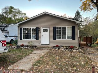 318 Rustic Cir, White Lake, MI