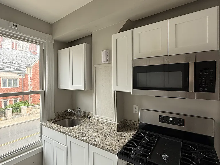 83 Sachem St #2R — Photo 2
