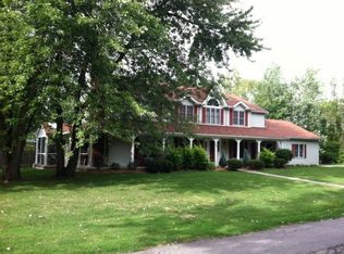 10 Evermay Ln, Williamsville, NY 14221