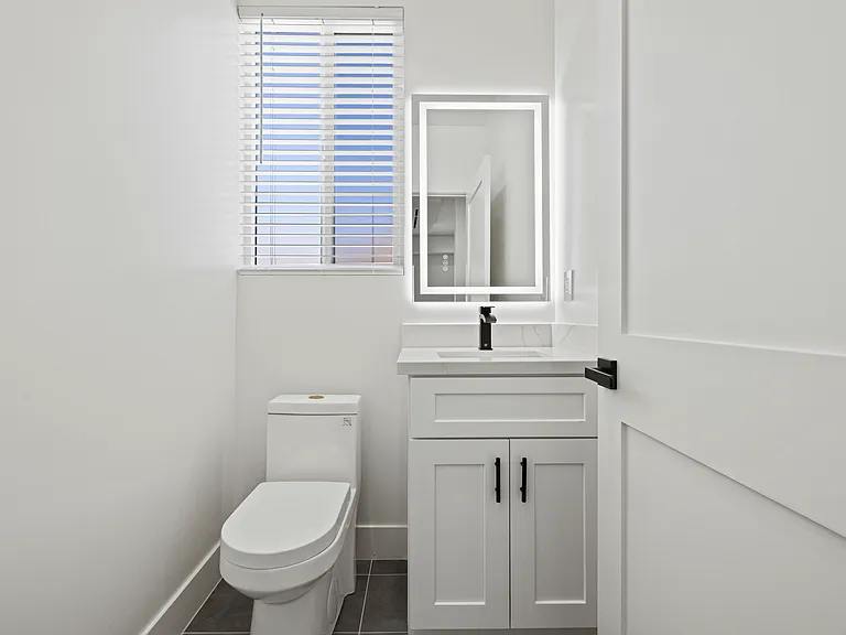 15209 Cohasset St — Photo 13