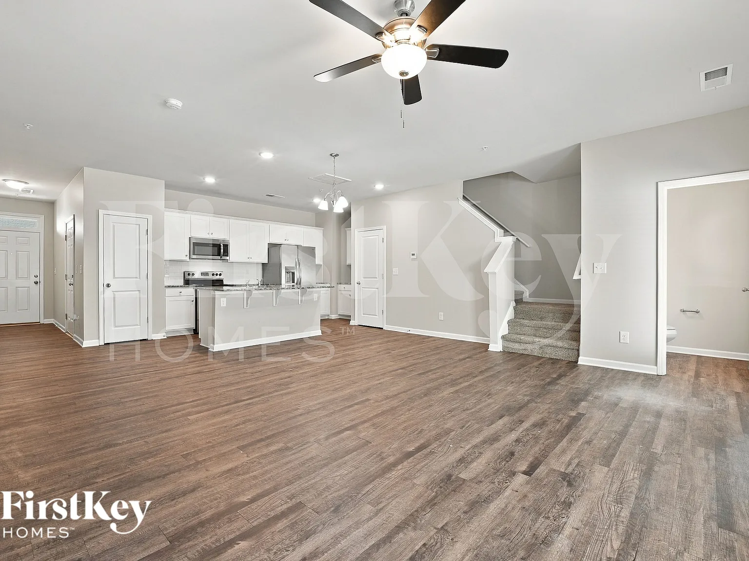 3 bed, 2.5 bath, 1817 sqft, $2,110 — Photo 3