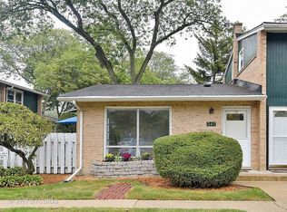 347 Bristol St, Northfield, IL 60093