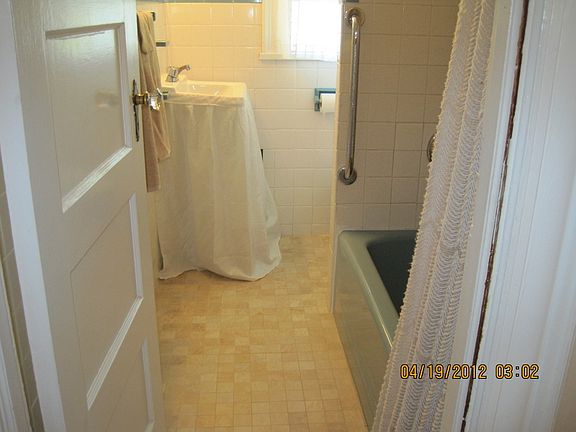 1st floor bath