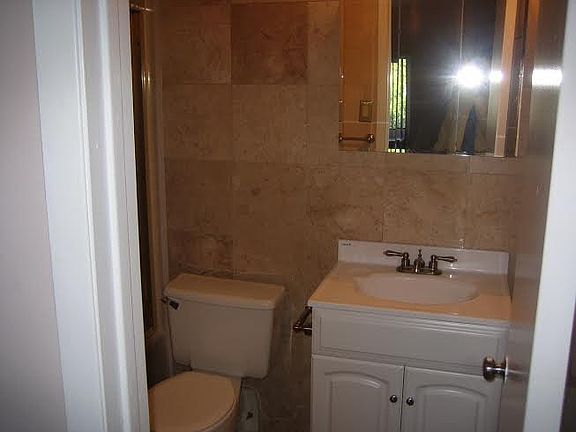 3rd image of 205 Mineola Blvd APT 2G