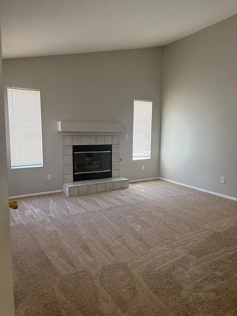 Ready for Move In. One Month Free Rent — Photo 2