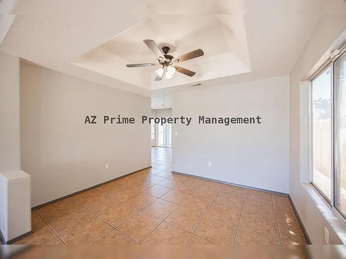 868 W Tremaine Ave — Photo 11