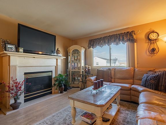 4th image of 481 Barlow Ave
