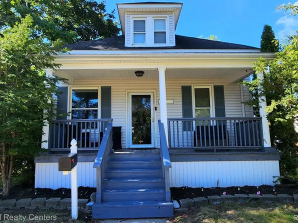 4426 Woodward St, Wayne, MI 48184