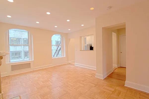 Rented by ROOM Real Estate | media 14