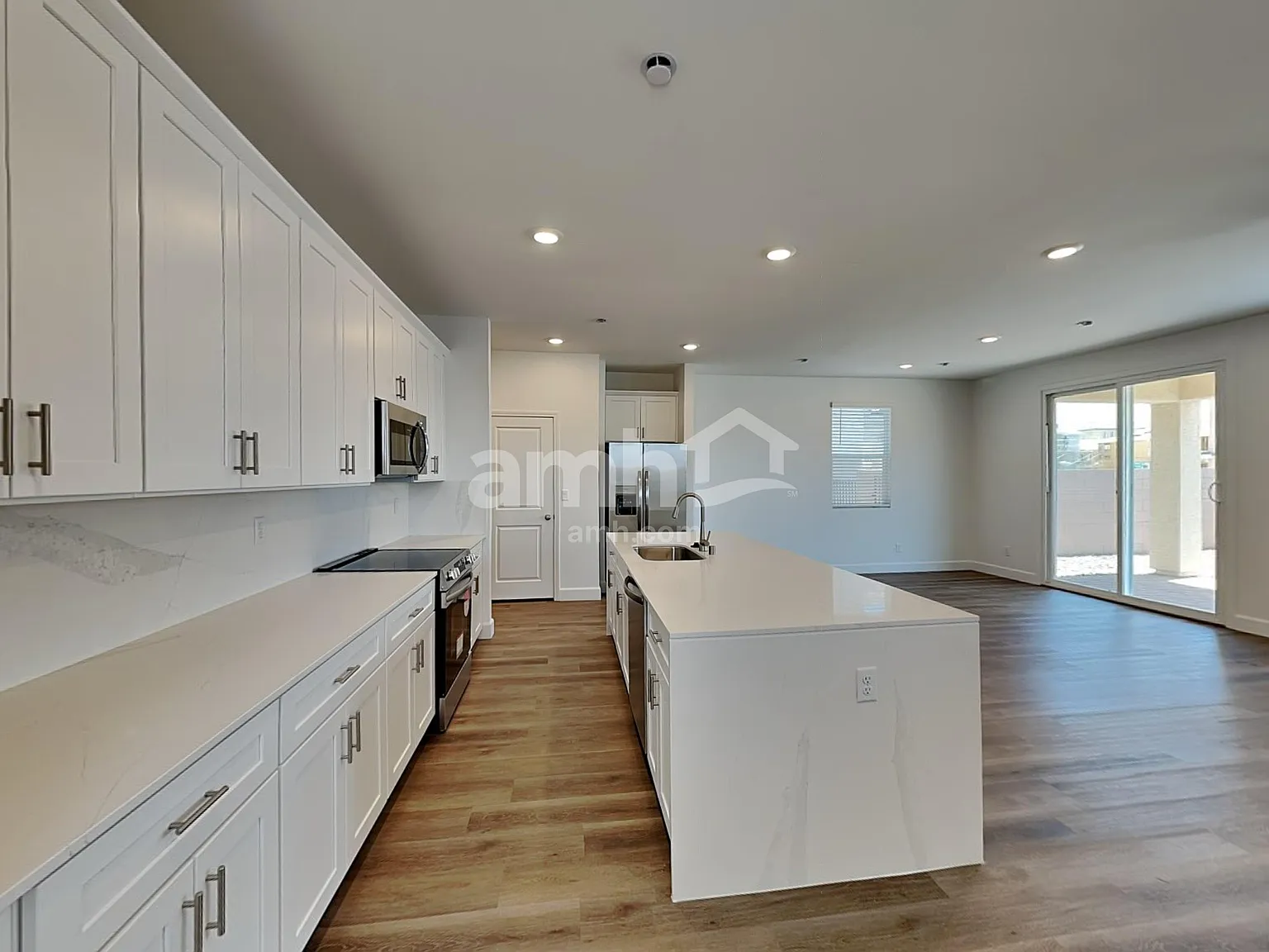 3 bed, 2.5 bath, 2040 sqft, $2,515 — Photo 3