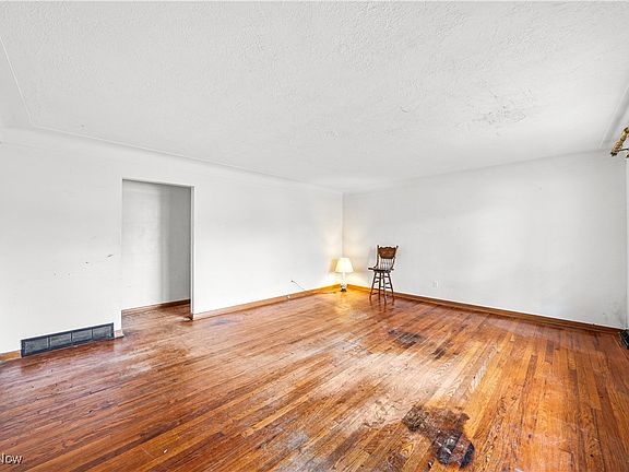 3rd image of 760 Roanoke Ave
