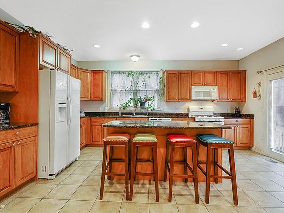 4th image of 22349 Sandalwood Dr