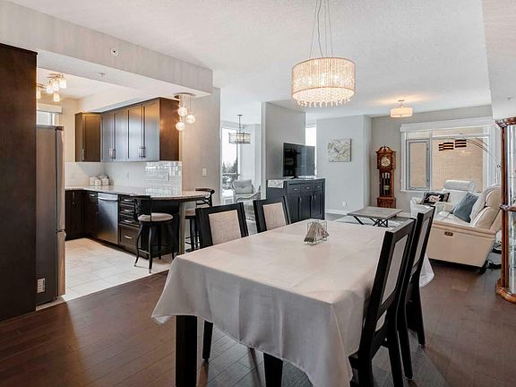 4th image of 32 Varsity Estates Cir NW #402
