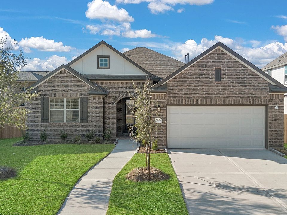 Welcome home to 2010 Fossil Ridge Drive located in the community of StoneCreek Estates zoned to Lama