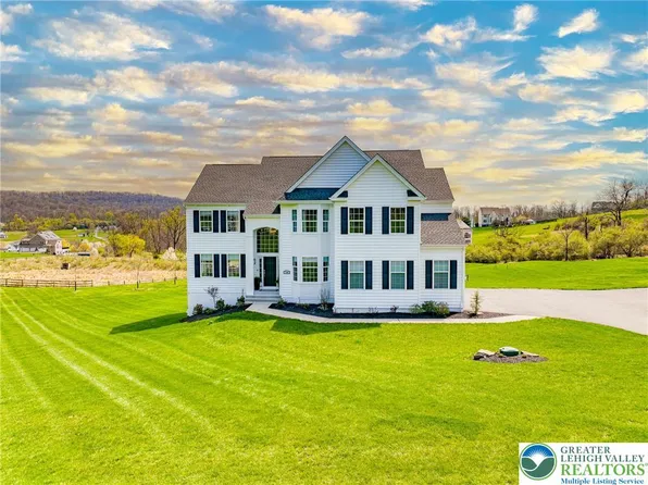 7300 Mount Vernon Dr, Zionsville, PA 18092